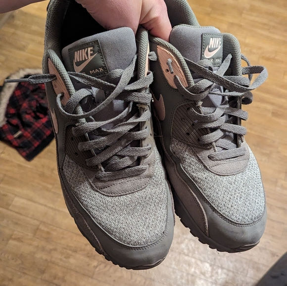 Nike - Picture 2 of 2